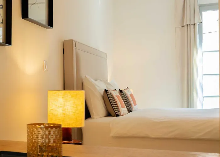 Apartment Ac With 1 Bedroom For 4 Guests - Place Des Lices Of Saint-Tropez