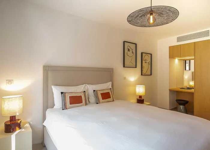 Ac With 1 Bedroom For 4 Guests - Place Des Lices Of Saint-Tropez