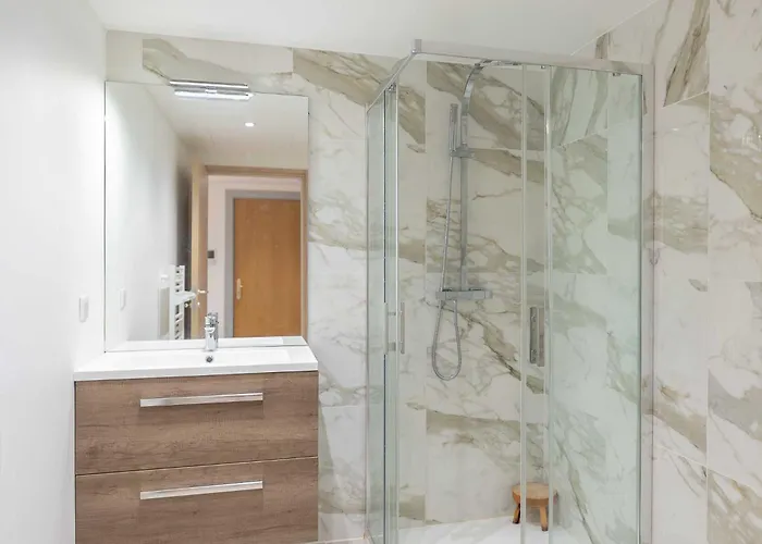 Apartment Ac With 1 Bedroom For 4 Guests - Place Des Lices Of